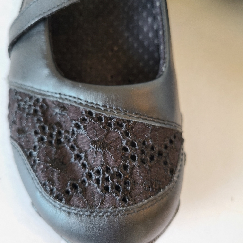 Black Skechers Velcro Shoes, 7M - Picture 5 of 9